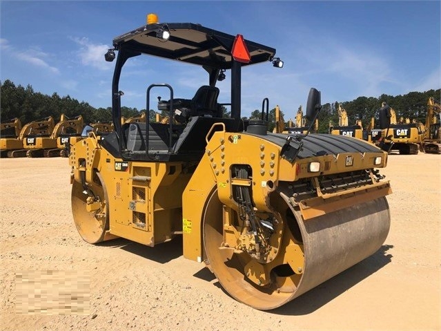 Compactadora Vibratoria Caterpillar CB64 usada a la venta Ref.: 1627320403953939 No. 4