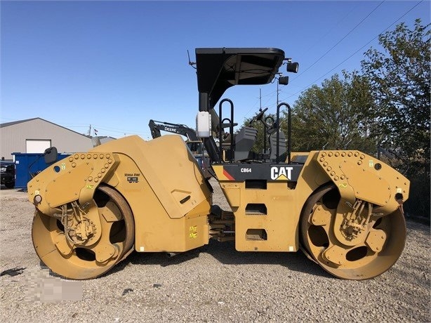 Compactadora Vibratoria Caterpillar CB64 usada a la venta Ref.: 1636409713997168 No. 2