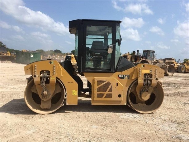 Compactadora Vibratoria Caterpillar CB10 en venta Ref.: 1637359973641757 No. 2