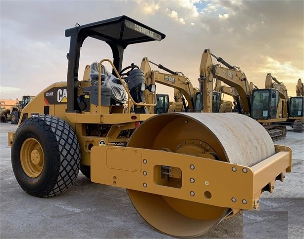 Compactadora Vibratoria Caterpillar CS-533E de medio uso en venta Ref.: 1646847105270353 No. 2