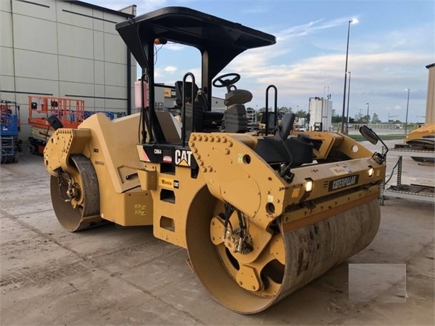 Compactadora Vibratoria Caterpillar CB64 usada de importacion Ref.: 1662059475111067 No. 2