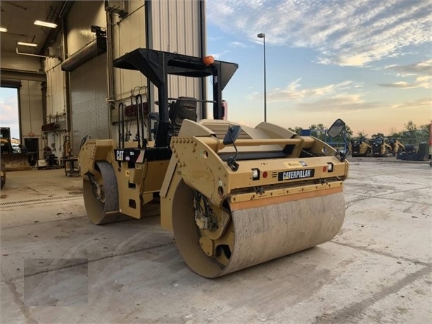 Compactadora Vibratoria Caterpillar CB64 usada de importacion Ref.: 1662059475111067 No. 3