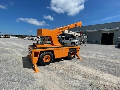 Gruas Broderson IC80