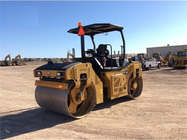 Compactadora Vibratoria Caterpillar CB10 en buenas condiciones Ref.: 1683647551085471 No. 3