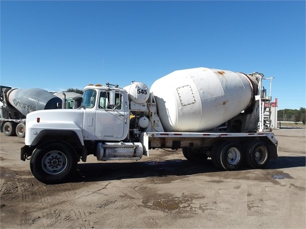 Mezcladoras De Concreto Mack 690 usada a buen precio Ref.: 1709409568042510 No. 2