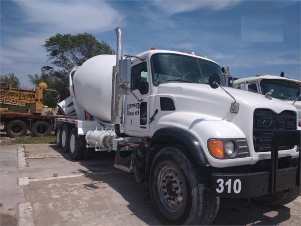 Mezcladoras De Concreto Mack CV713 de medio uso en venta Ref.: 1714072180751453 No. 2