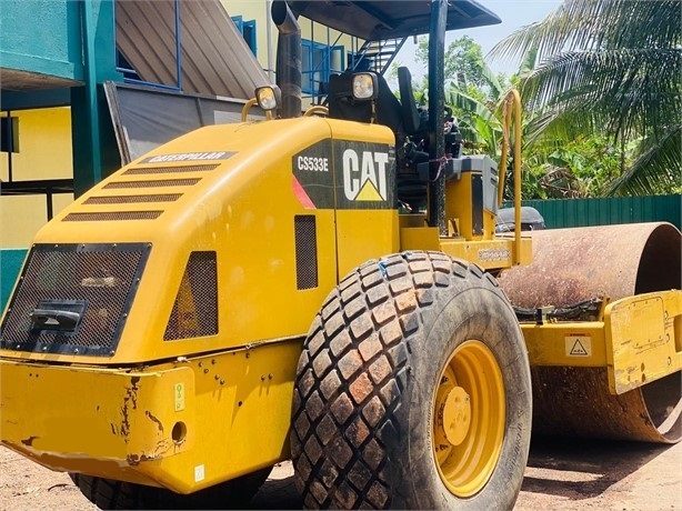 Compactadora Vibratoria Caterpillar CS-533E de medio uso en venta Ref.: 1718219731683688 No. 2