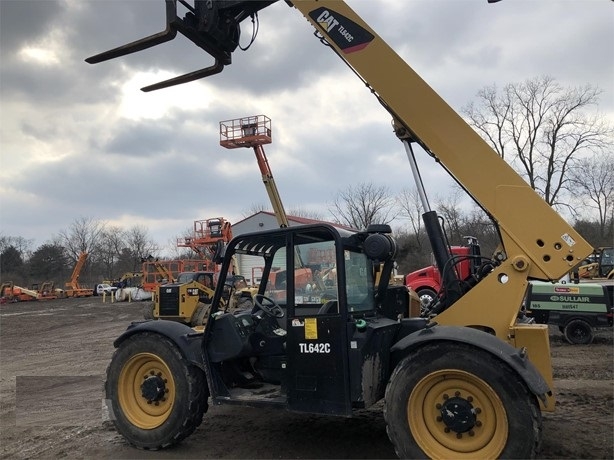 Telehandler CATERPILLAR TL642