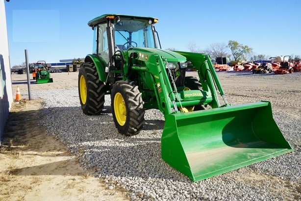 Agricultura Maquinas Deere 5100E usada a buen precio Ref.: 1736970467994473 No. 2