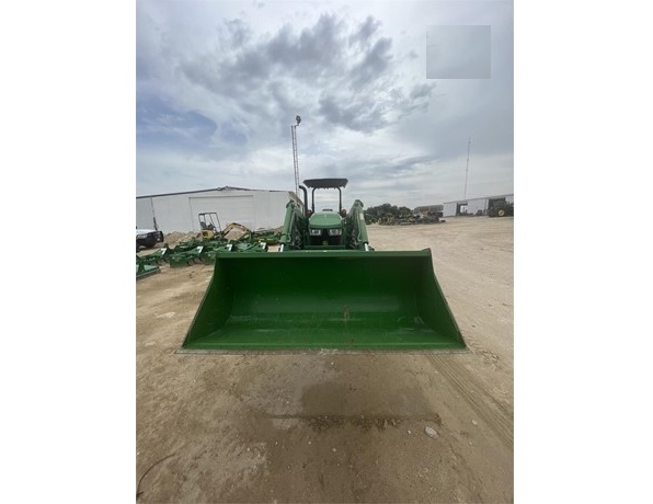 Agricultura Maquinas Deere 5100E seminueva en venta Ref.: 1736976190395783 No. 2