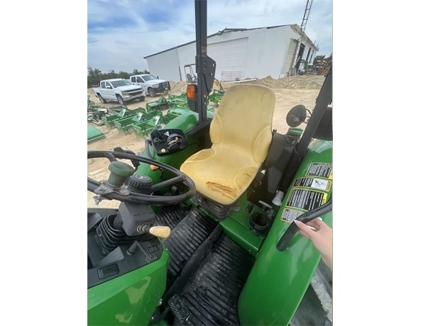 Agricultura Maquinas Deere 5100E seminueva en venta Ref.: 1736976190395783 No. 4